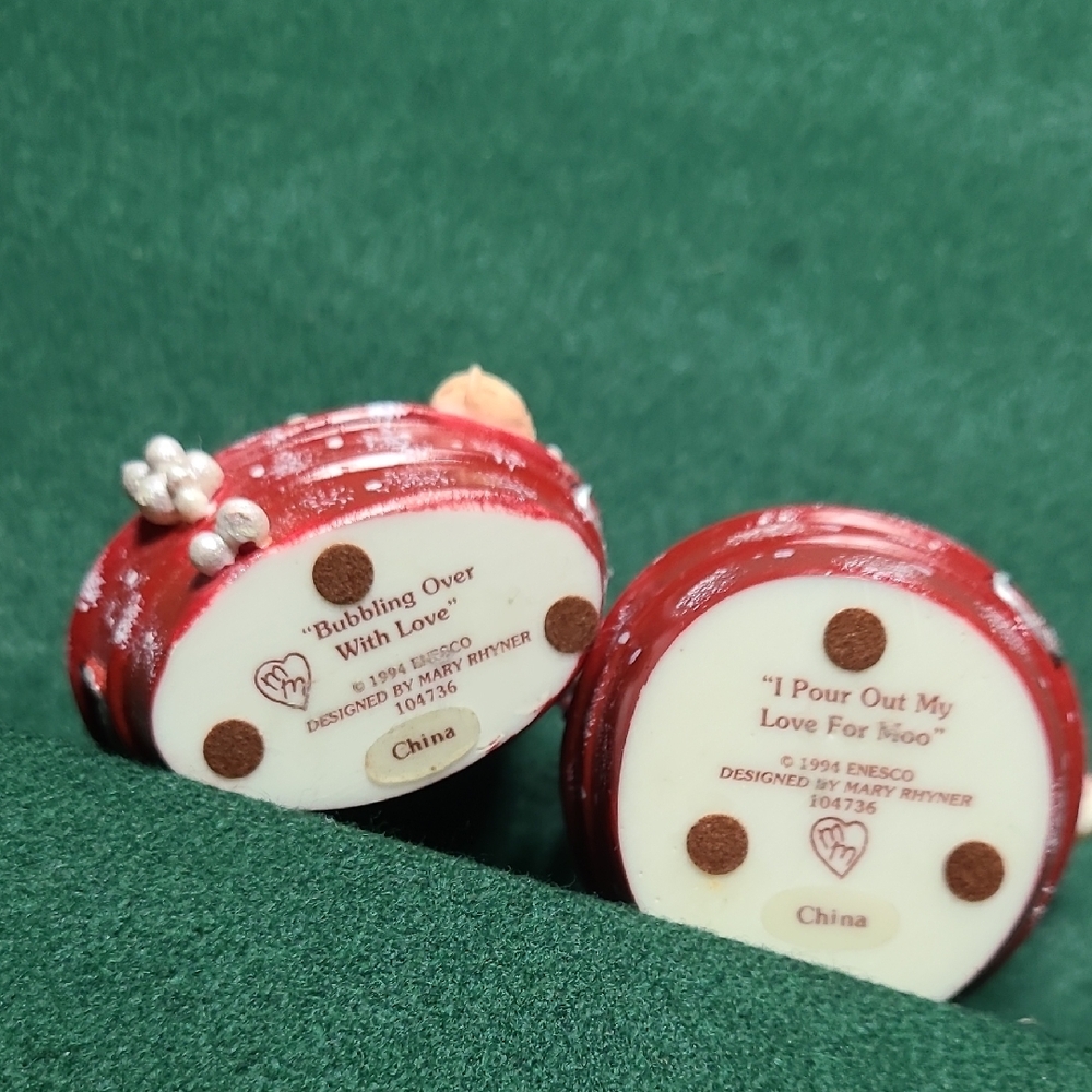 Mary's Moo Moos. Charming Cow Figurines with Heart Accents - Picture 2 of 3